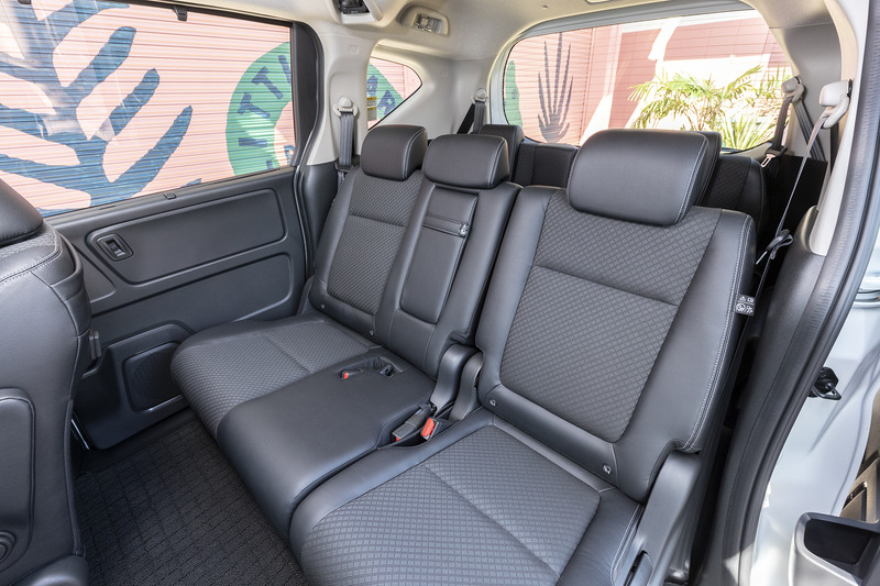 ベンチタイプの2列目シート