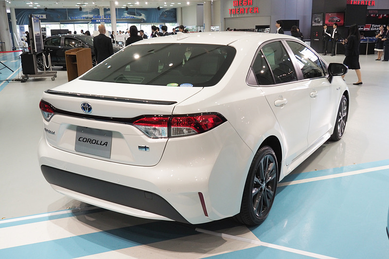 カローラ、ハイブリッドのW×B