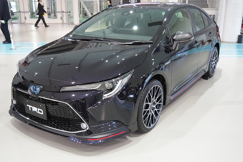 TRDのパーツを装着したカローラ
