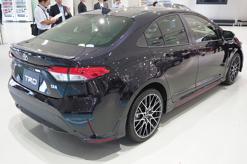 TRDのパーツを装着したカローラ