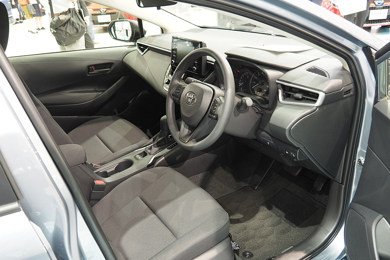 ディスプレイオーディオは全車標準。スマートフォンを使えばSDLに対応したアプリと連携して利用が可能だが、Apple CarPlayやAndroid Autoはオプションで利用できる