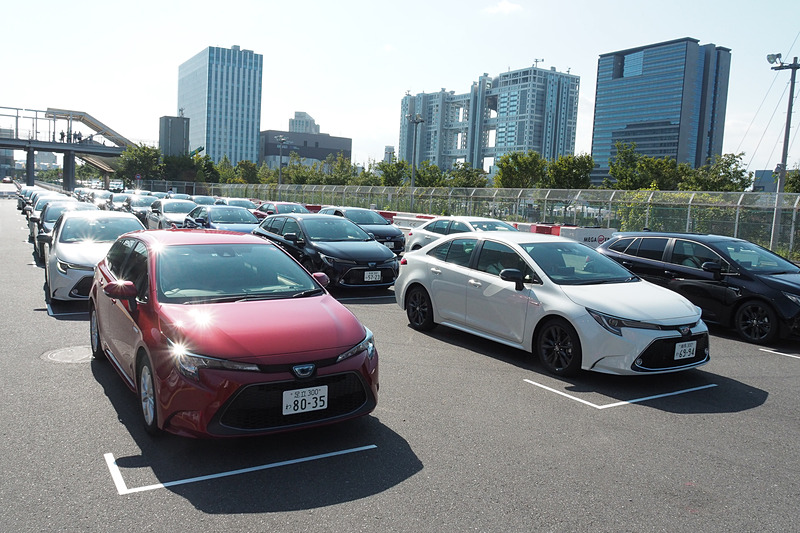 30台の新型カローラ、カローラ ツーリングがいっせいに試乗にスタート