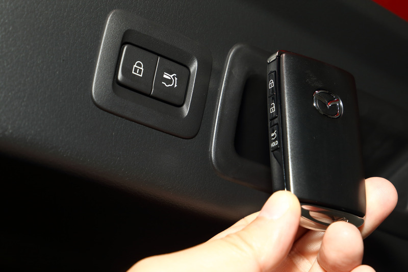 電動でゲートの開閉ができる「パワーリフトゲート」を20S以外のモデルの全車に装備