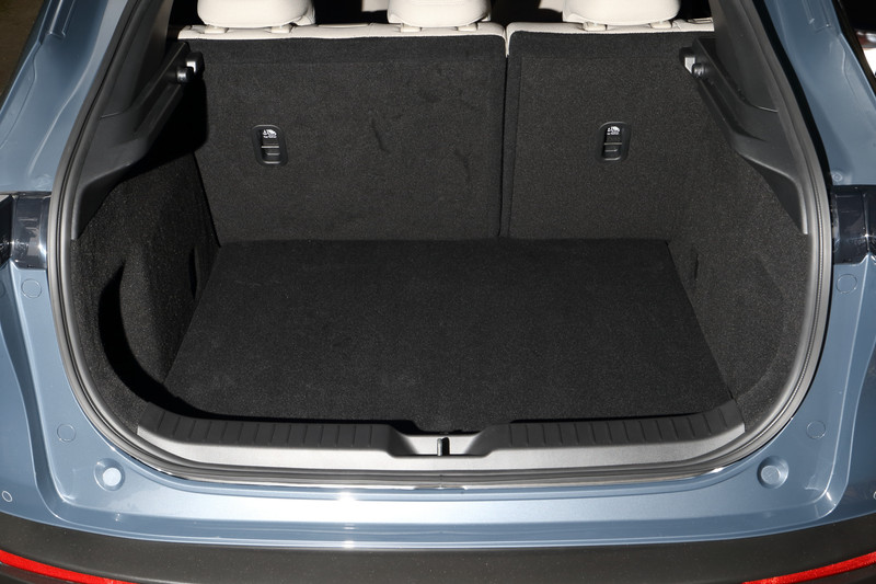 シートアレンジによってラゲッジルームが拡大。後席は6：4分割可倒式