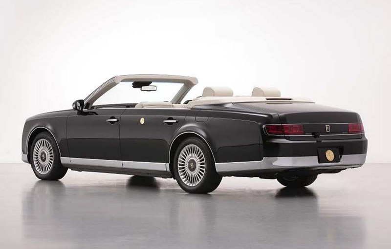 「祝賀御列の儀」で使用される「センチュリー」のオープンカー