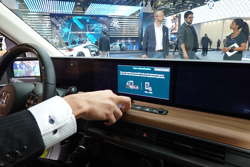 スマートフォンでドライバー認証を行なう