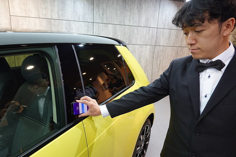 株式会社本田技術研究所 オートモービルセンター 第10技術開発室 技術企画ブロック 研究員 安藝未来氏。実際にHonda eを使ってデモを行なってくれた