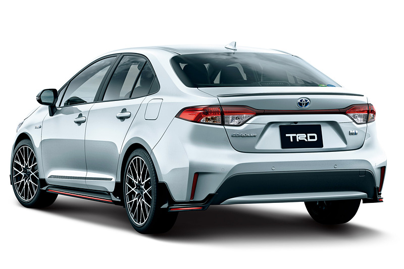 カローラ TRD BLACK EDITION。エアロパーツのカラーをブラックに統一した