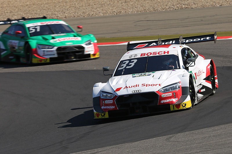 2周目、トップのレネ・ラストと2位のニコ・ミューラー