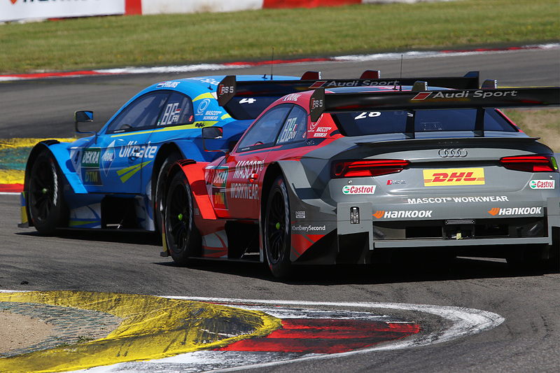 3位を走行するロビン・フラインスと4位を走行するロイック・デュバル（No.28）