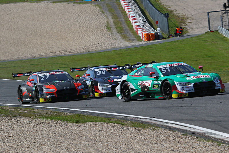 終盤、5位を走行するニコ・ミューラーの後ろに迫るマイク・ロッケンフェラーとジョナサン・アバディン