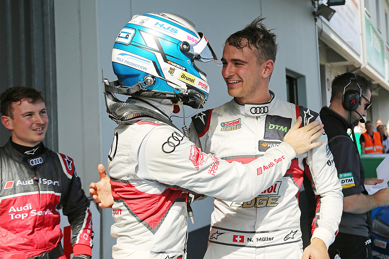 シリーズチャンピオンを決めたレネ・ラストを祝福するニコ・ミューラー