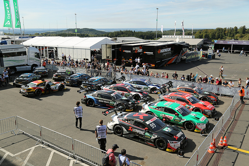 レース2のパルクフェルメ