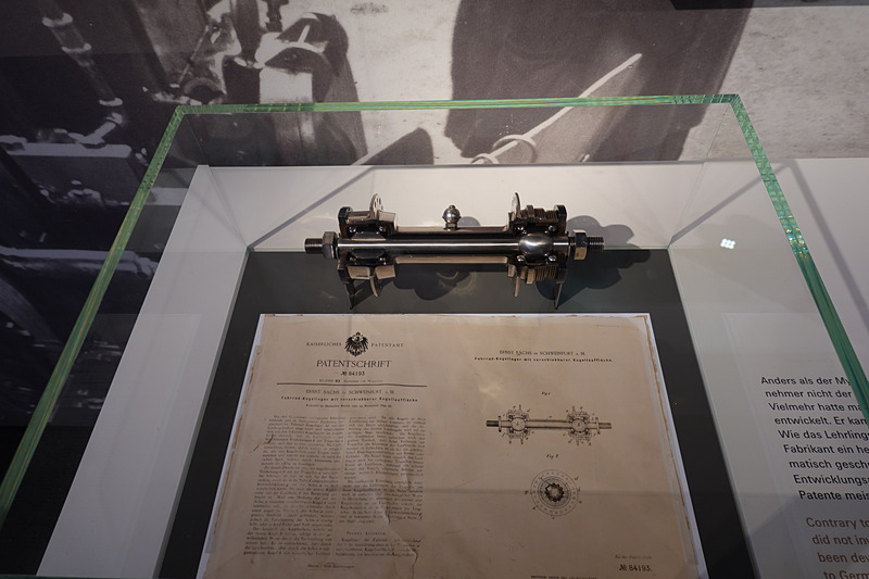 1894年に製造された自転車用のボールベアリング