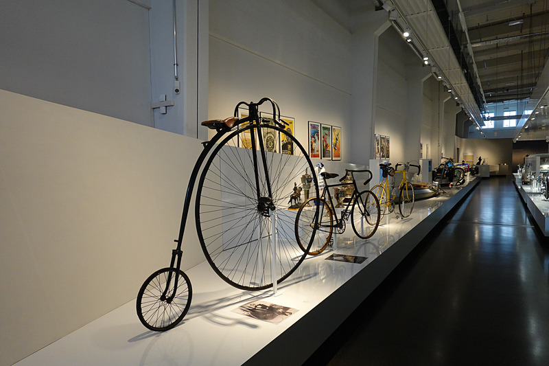 創業時はベアリングメーカーだったこともあり自転車の展示も多い