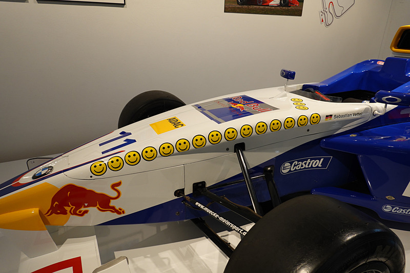 ニーズサイドに15個のスマイルマーク