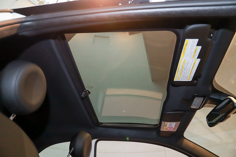 500はガラスルーフを備える