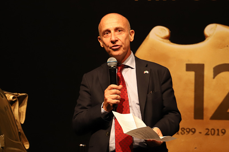 駐日イタリア大使のジョルジョ・スタラーチェ閣下