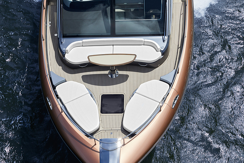 ラグジュアリーヨット「LY650」