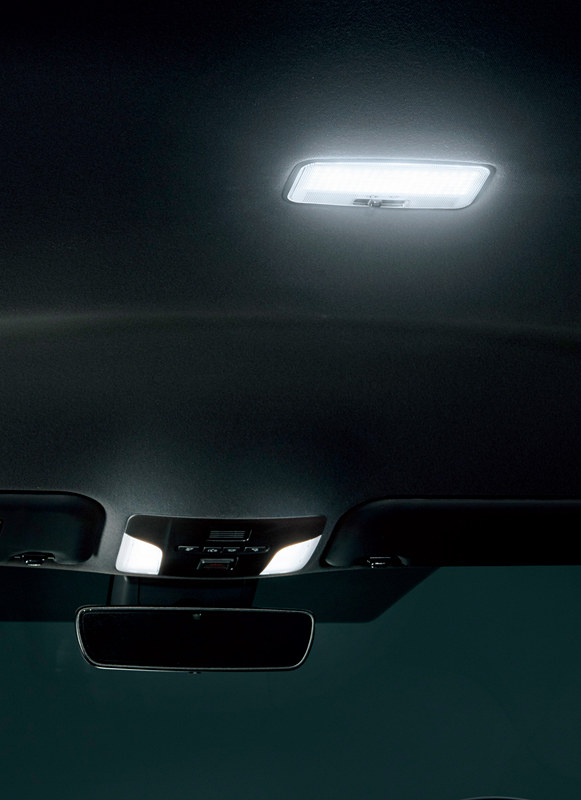 LEDルームランプセット：2万2000円（イルミネーテッドエントリーシステム装着車）、3万5200円（イルミネーテッドエントリーシステム非装着車）