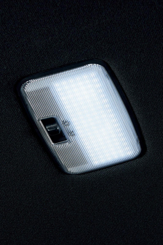 LEDルームランプセット：2万2000円（イルミネーテッドエントリーシステム装着車）、3万5200円（イルミネーテッドエントリーシステム非装着車）