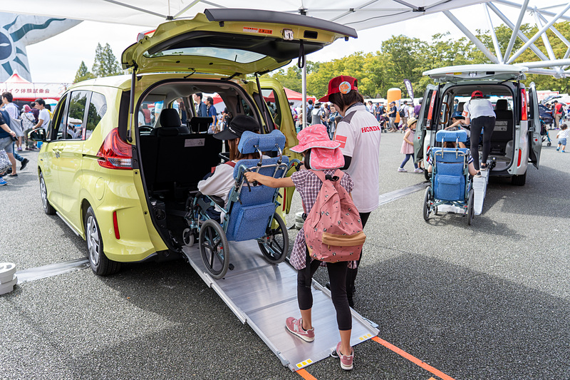 車いす体験＆福祉車両の乗り方・操作を体験できる「学ぼう車いす介助体験」では、最後に介助認定書をプレゼント（お子さま限定）