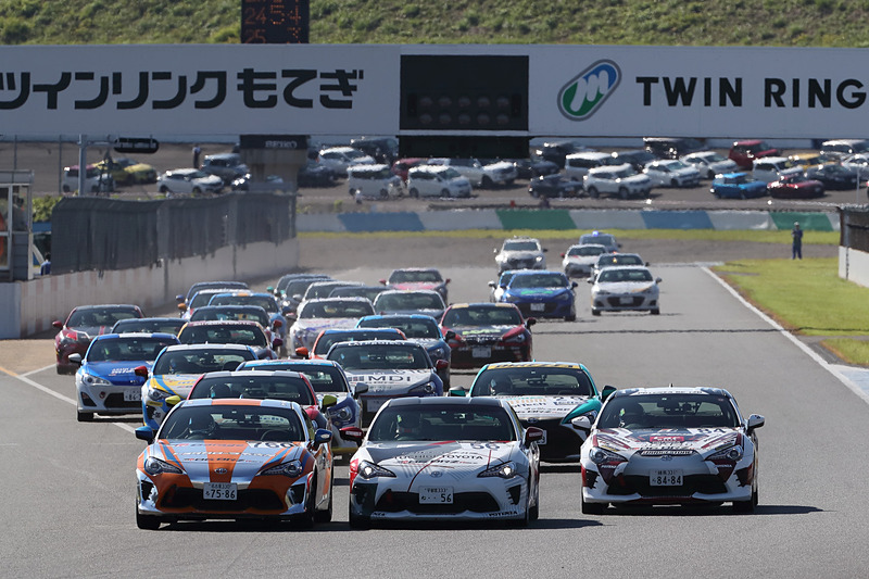 スタートから1コーナーの攻防戦