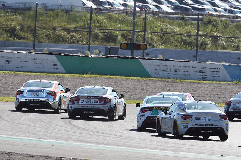 スタートから1コーナーの攻防戦