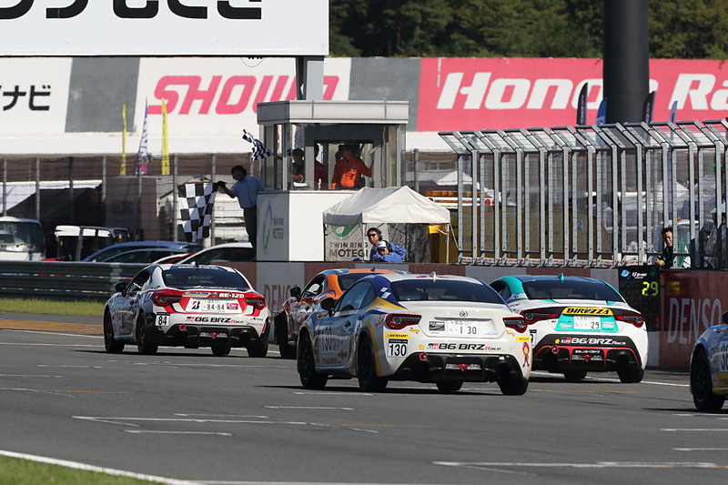 無傷で終わることができなかった今回のレース。レース終了後はドアが開かず、窓から降りることに……