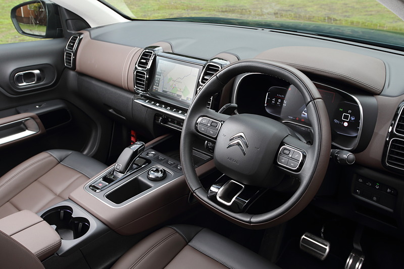 シックな印象にまとめられたC5 エアクロス SUVのインテリア