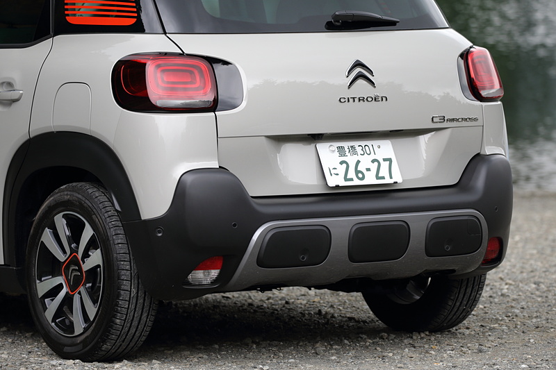 特徴的なバンパーデザインでタフさを演出