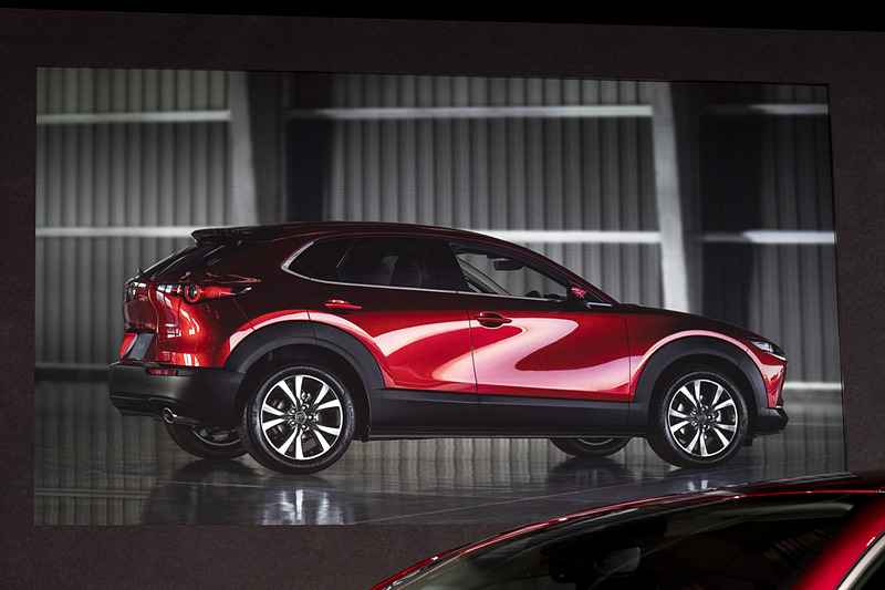 ボディサイドの映り込みがSの字を描く