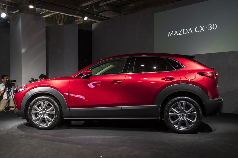 20S L Package AWD。ボディカラーはソウルレッドクリスタルメタリック