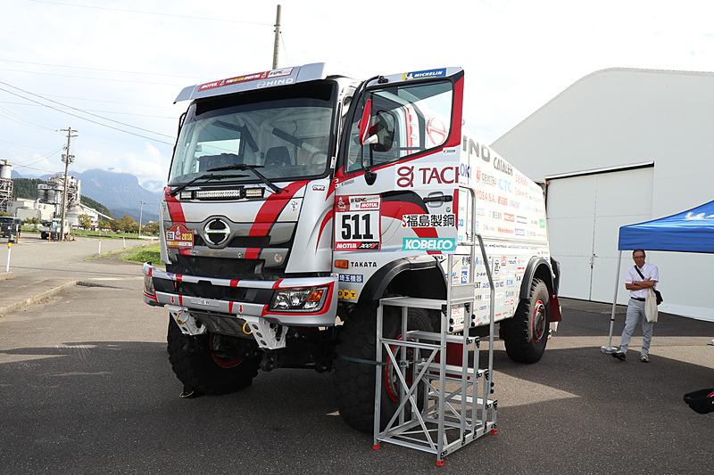 日野自動車の中型トラック「レンジャー」（500シリーズ）をベースとしたダカールラリー参戦車。ミシュランのトラック・バス用タイヤ「XZL」を装着している