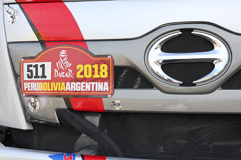 日野自動車の中型トラック「レンジャー」（500シリーズ）をベースとしたダカールラリー参戦車。ミシュランのトラック・バス用タイヤ「XZL」を装着している