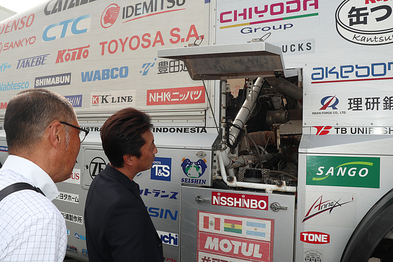 車体のサービスリッドなども開放され、過酷なラリーを戦うマシンの細部を見学できた