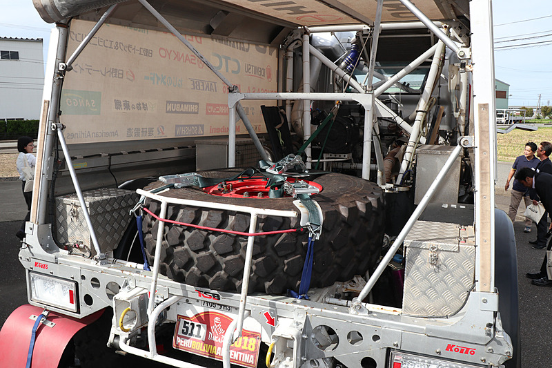 車体のサービスリッドなども開放され、過酷なラリーを戦うマシンの細部を見学できた