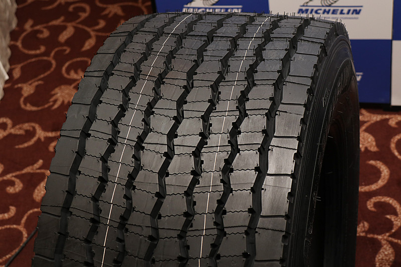 「X One LINE ENERGY D」（445/50R22.5）