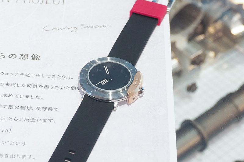 発売準備中というSTIのオリジナルウォッチ。STIギャラリーでグッズ販売を検討しているそうで、販売するとなった場合にはオリジナルウォッチも取り扱う可能性は高いという