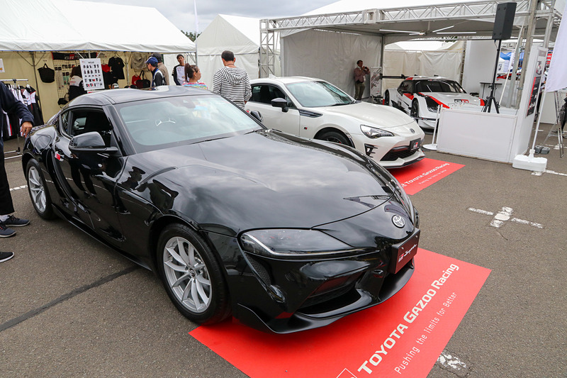 トヨタ/レクサスのブース。奥にはレクサスのテントがある