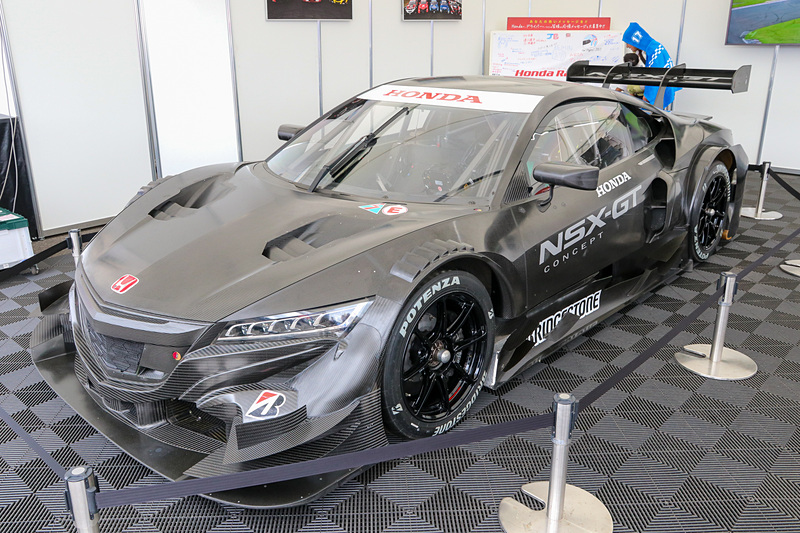 NSX CONCEPT-GT。排気が後方にあるなど、先日公開されたクラス1規定のNSX-GTとの違いが見られる
