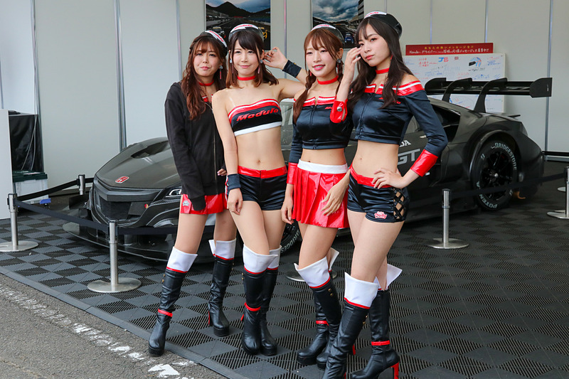 モデューロのレースクイーンも登場