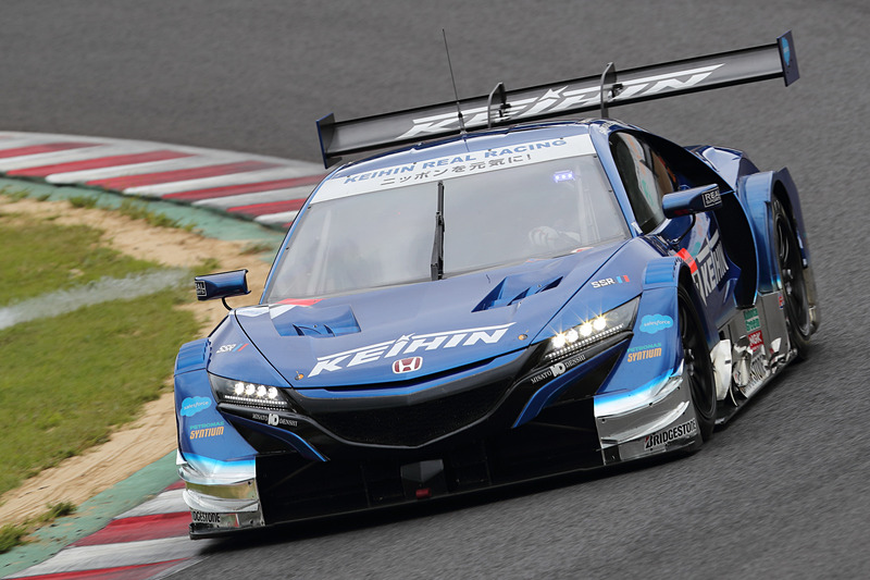 GT500のポールポジションを獲得したのは17号車 KEIHIN NSX-GT（塚越広大/ベルトラン・バゲット組、BS）