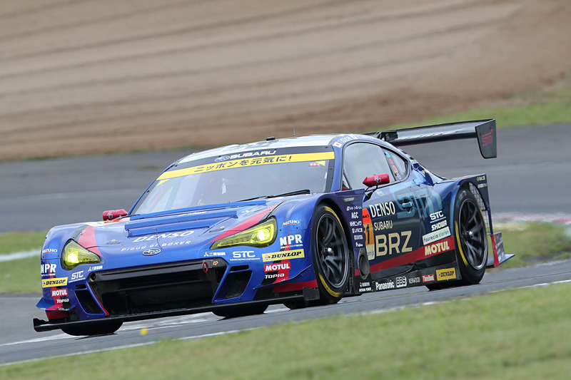 GT300のポールポジションを獲得したのは61号車 SUBARU BRZ R&D SPORT（井口卓人/山内英輝組、DL）