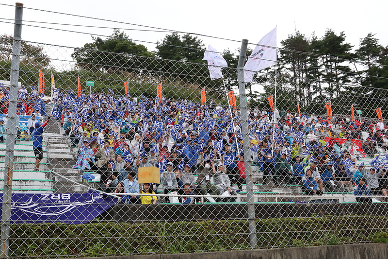 応援席もその声に応える