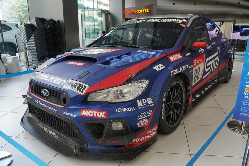 参戦車両のWRX STIが展示された