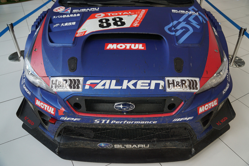 参戦車両のWRX STIが展示された