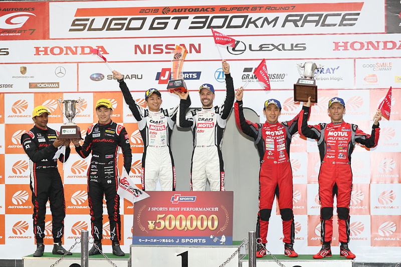 GT500クラス表彰台