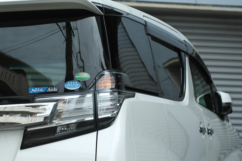 エンジンを停止する際にも純正キーのドアロックボタンを3回。ハザードランプが点滅した後エンジンが停止し、ポジションランプも消灯する