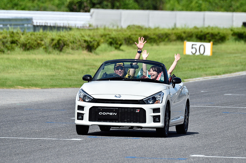 デモランでは「コペン GR SPORT コンセプト」も登場。ドライブするのは愛知県を中心に活動するジェイムス・ヘイブンスさん